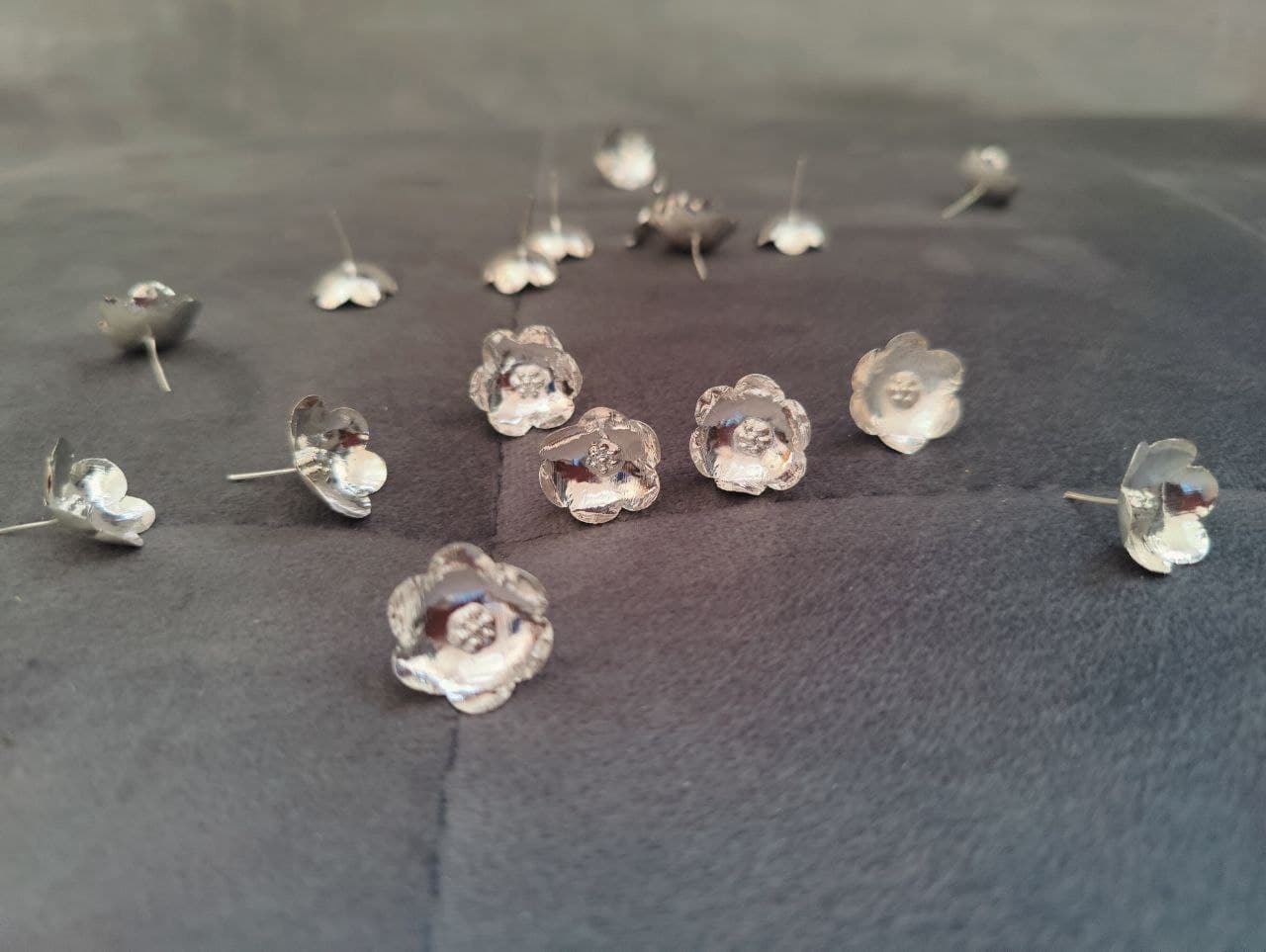 GS Lakshmi Mantra 108 Silver Big Flowers