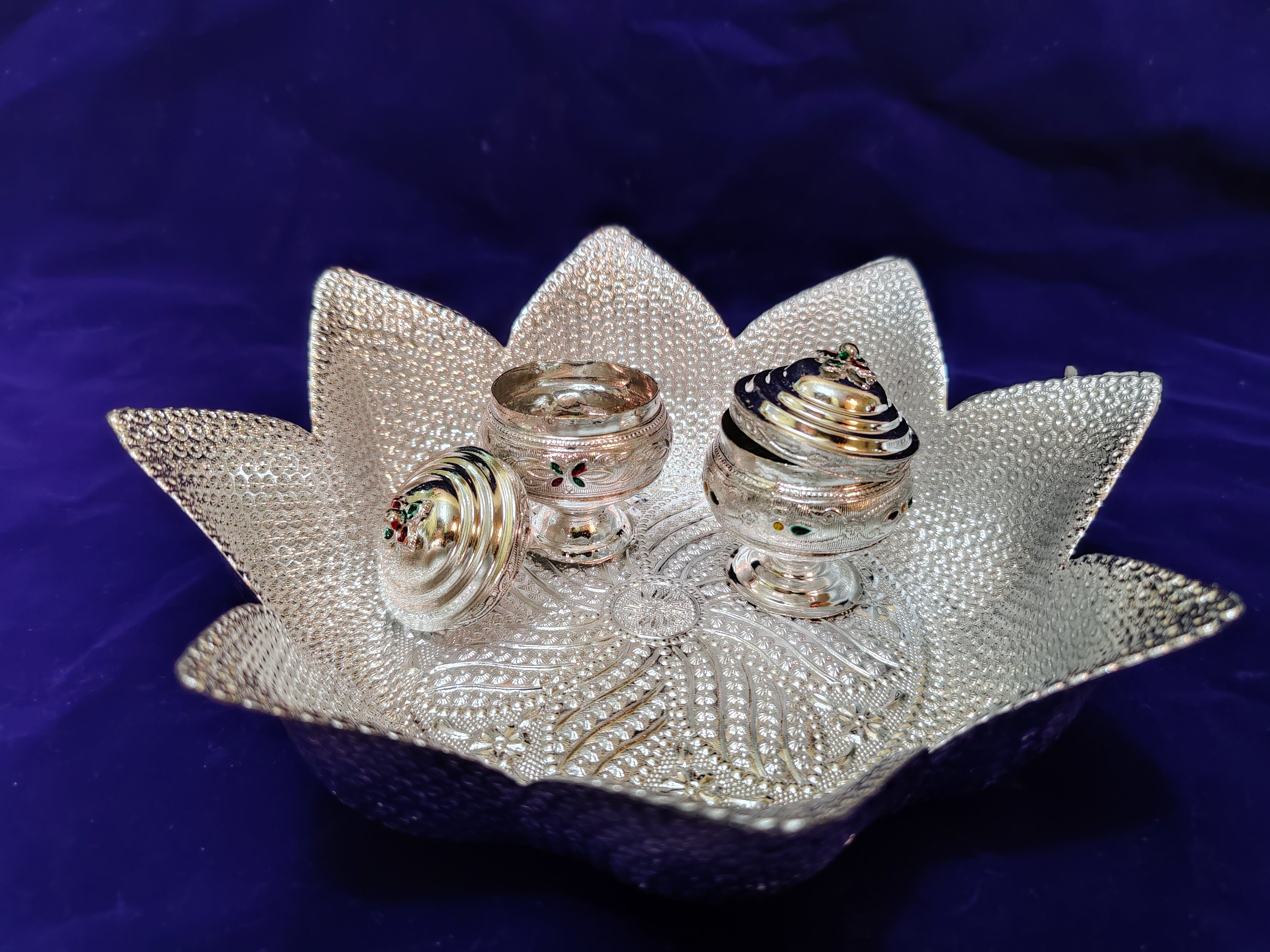 Lotus Fiber Tray With G .s Meena Dabbi Pair