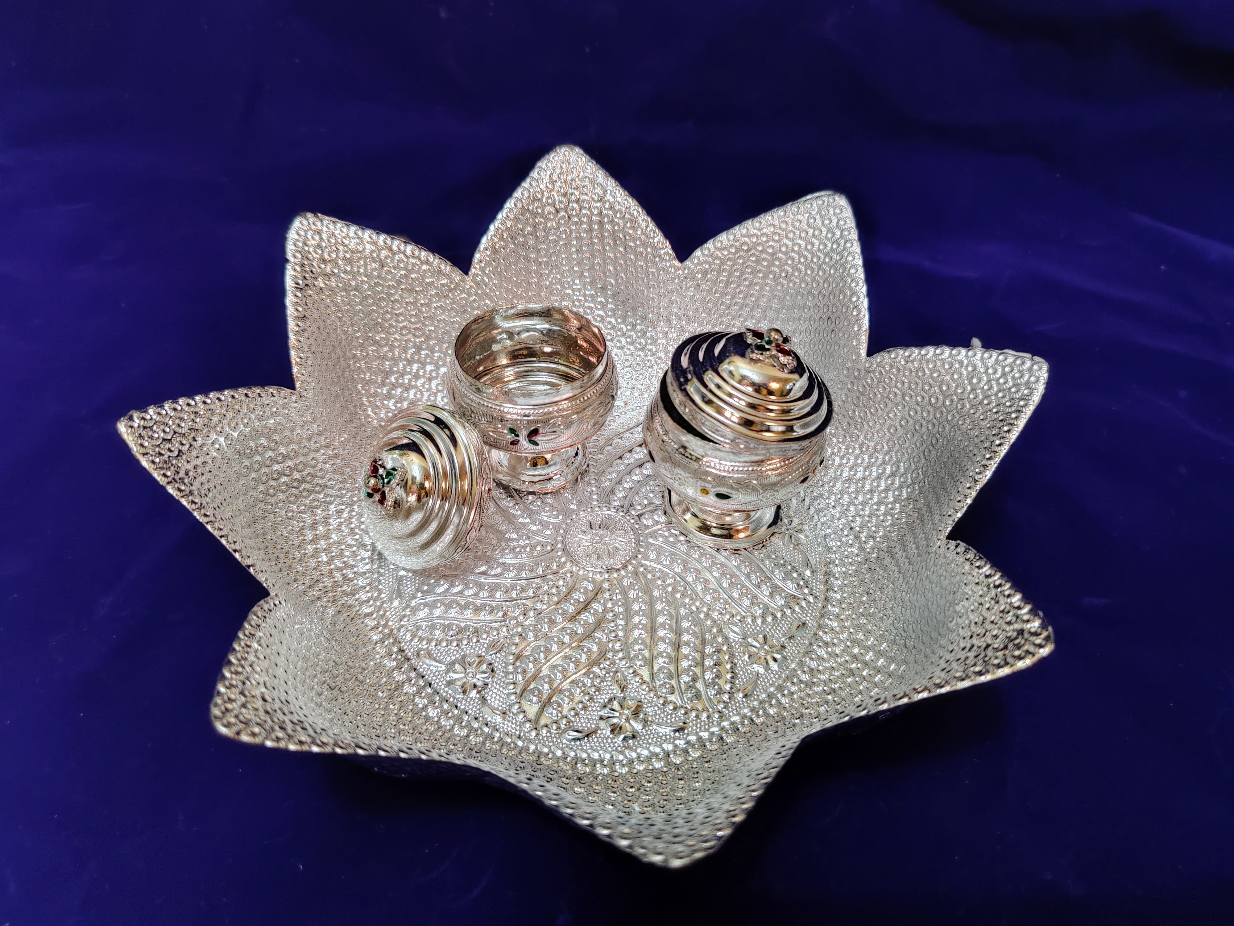 Lotus Fiber Tray With G .s Meena Dabbi Pair