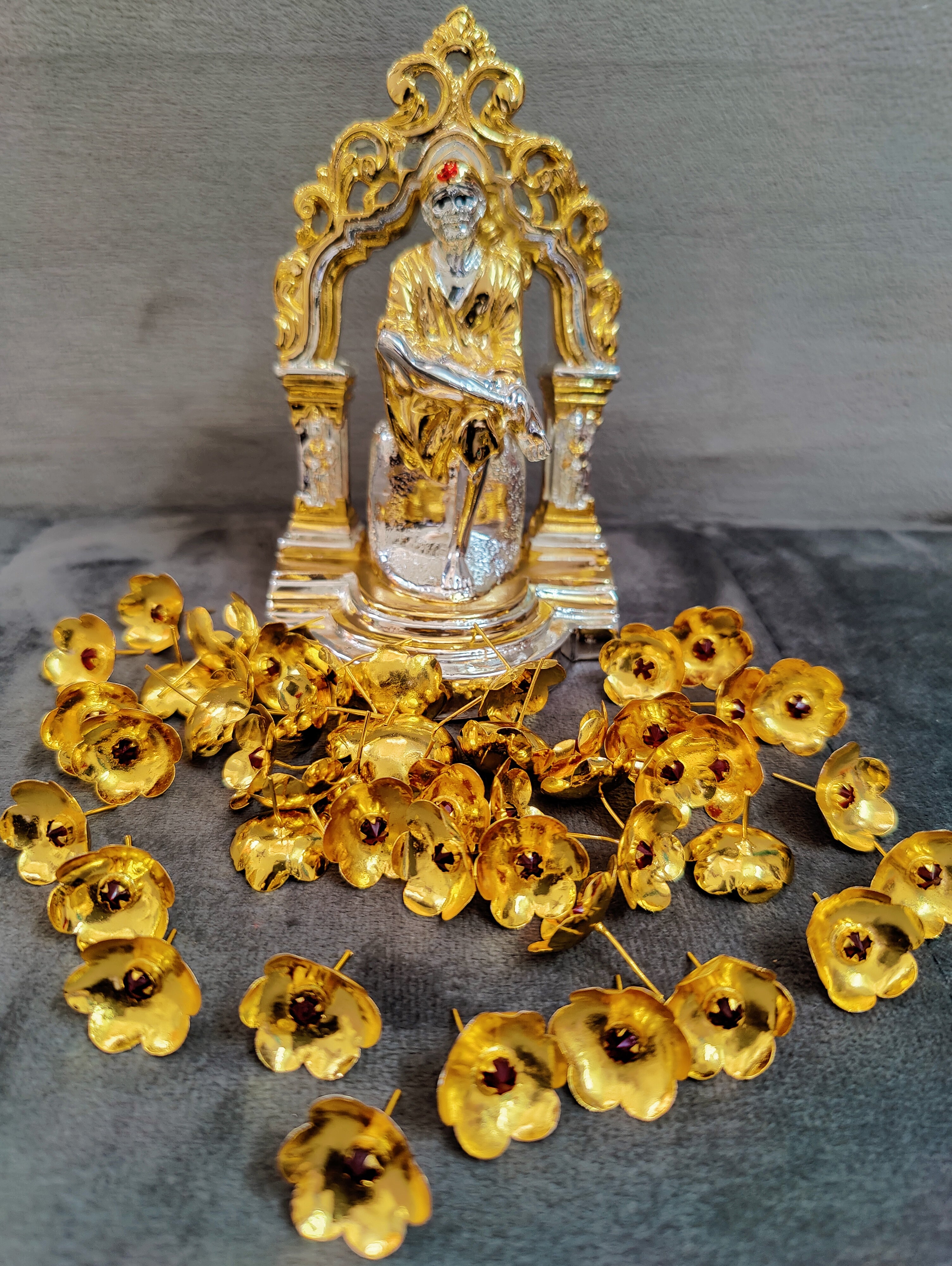 Sai Baba Idol (Gold and Silver) 5" + Mantra Flowers 108