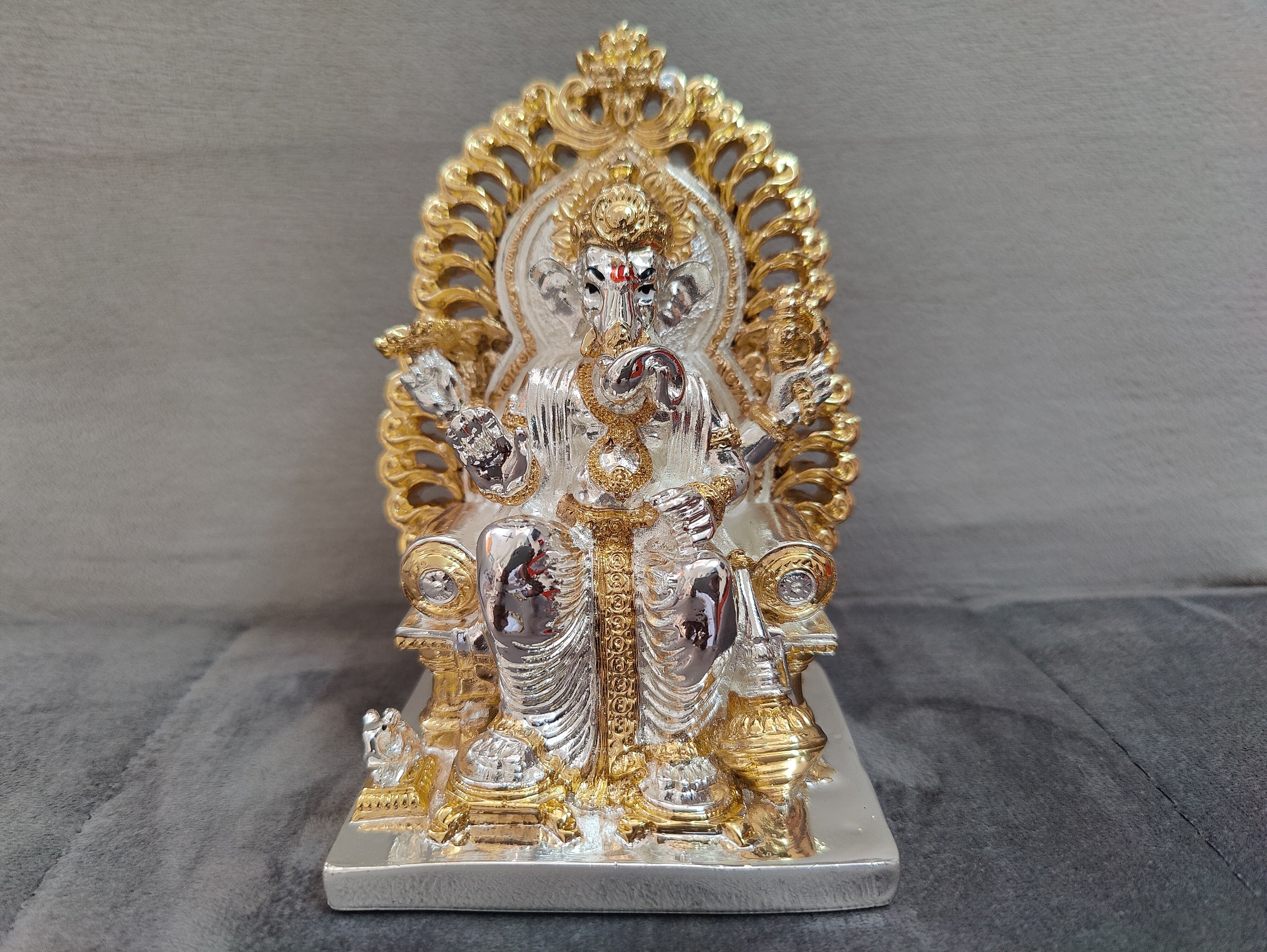 Maharaja Ganesh Idol (Gold and Silver) 5"