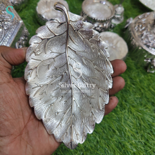 GS Leaf Design Tray 6"